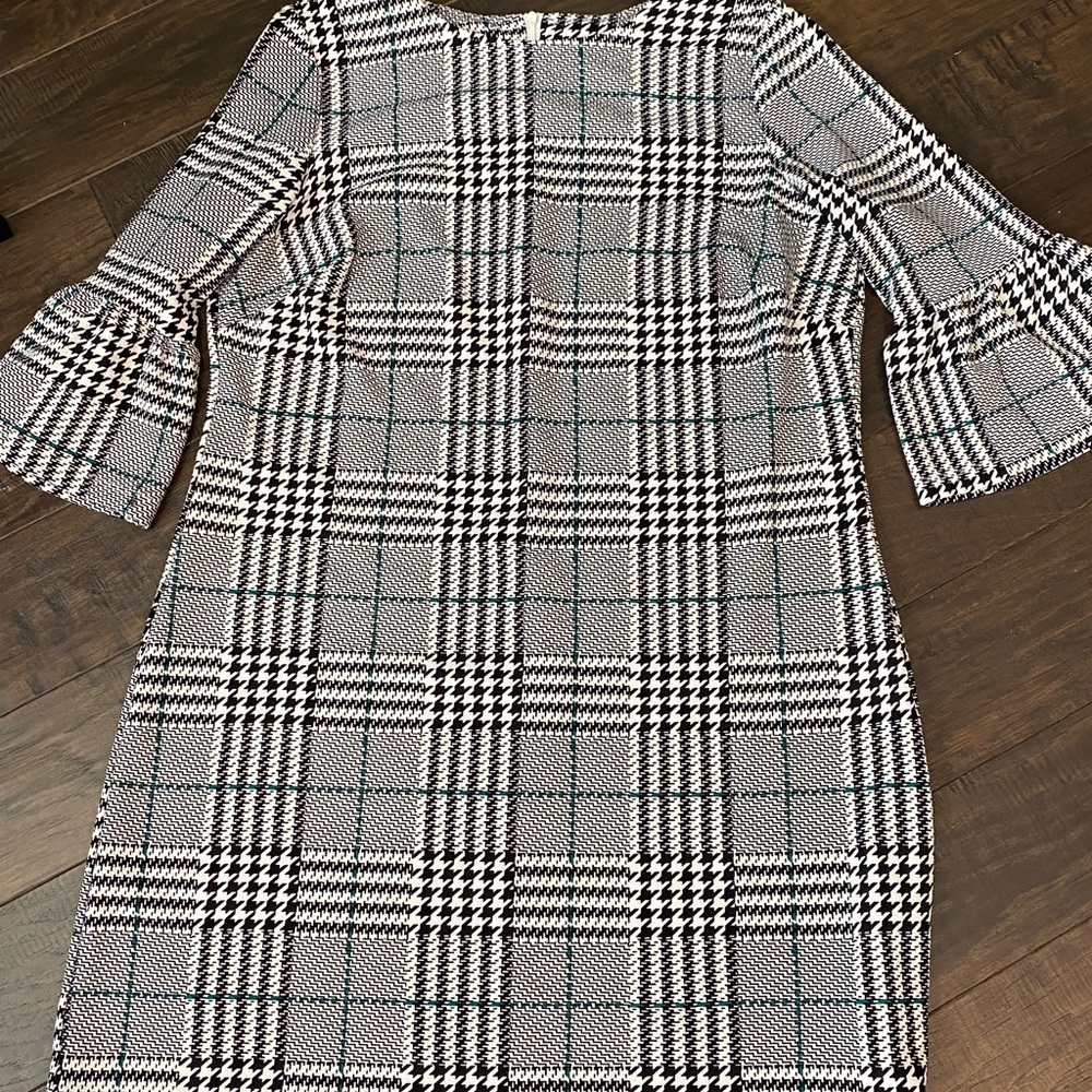 Violet B. Houndstooth ruffle sleeve Dress